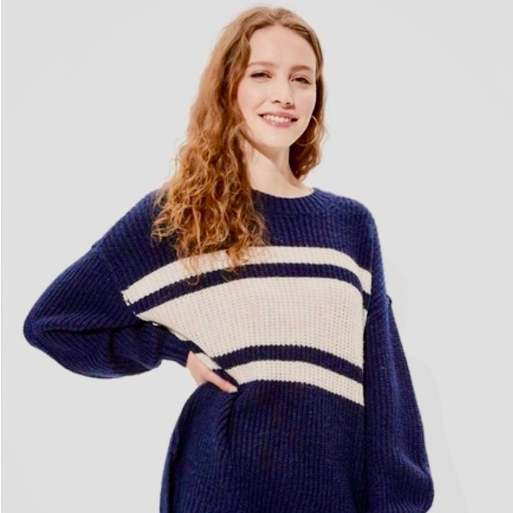 American Eagle Chenille Navy and Cream Women's Sweater